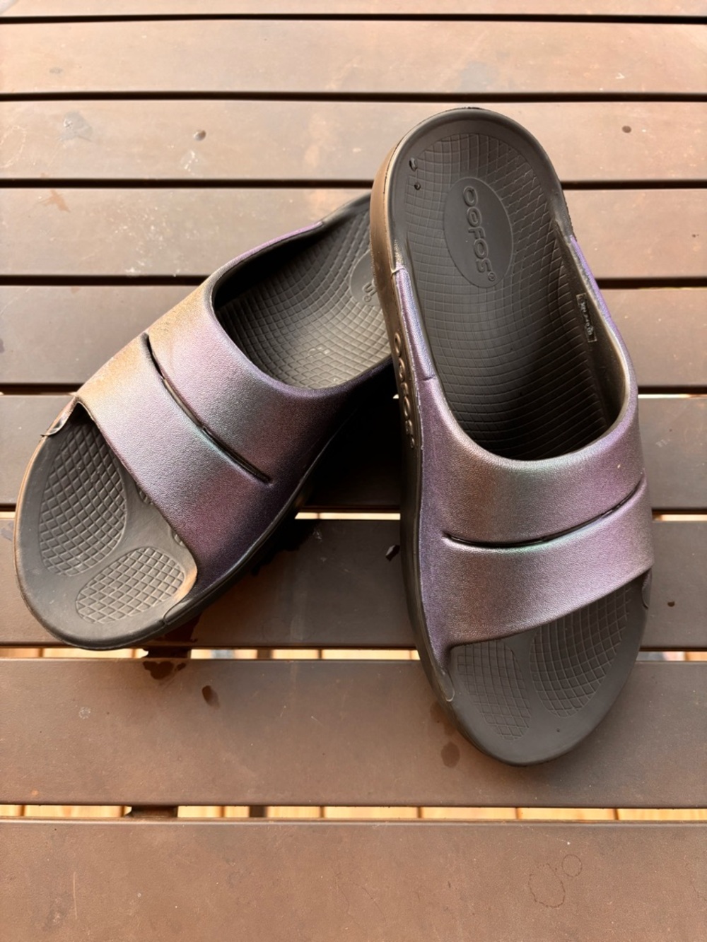 OOFOS Iridescent Purple and black recovery Slide Sandals WOMENS SIZE 9